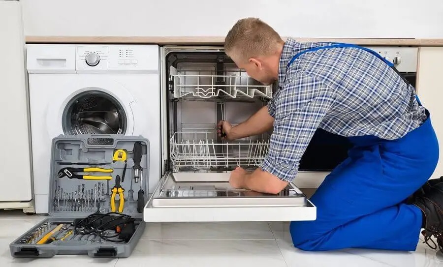Bayrampaşa Gorenje servisi teknisyen ekibi beyaz eşya tamiri yaparken